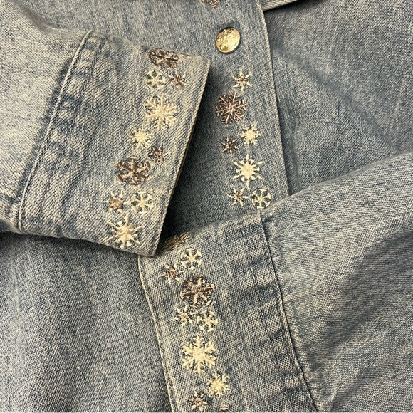 Christopher & Banks Vintage Denim Snap button Holiday Snowflake Button Up M - Picture 7 of 13